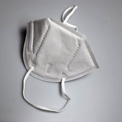 Pelindung PPE 4 Lapisan Bebas Serat FFP2 Masker KN95 Dilipat